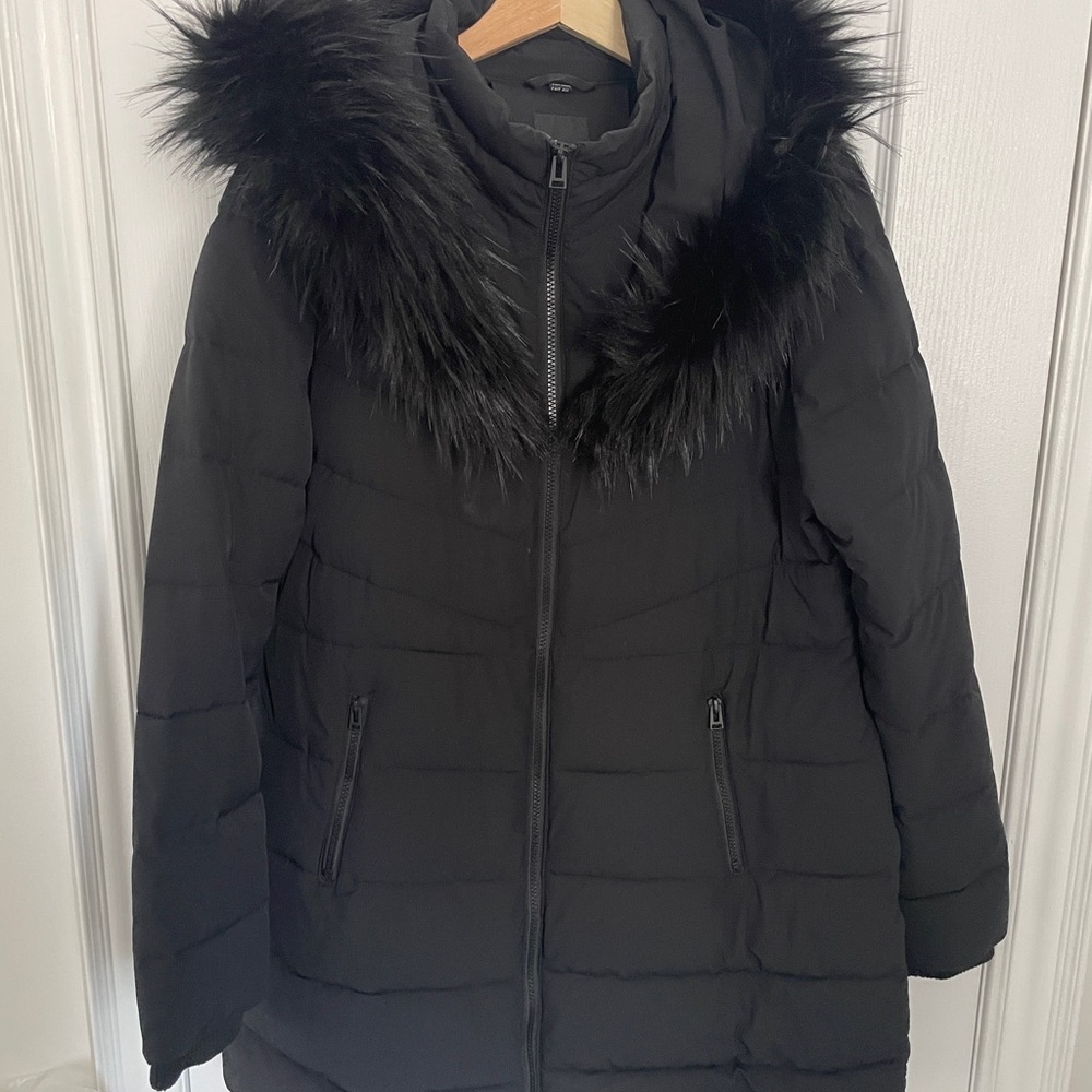 Women's Black Puffer Coat with Faux Fur Trim